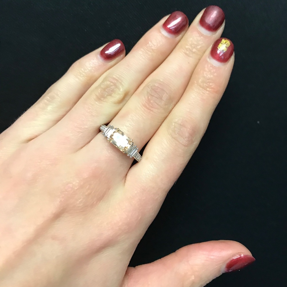 1.53ct UNHEATED Yellow Sapphire and Diamond Ring - Picture 2 of 8